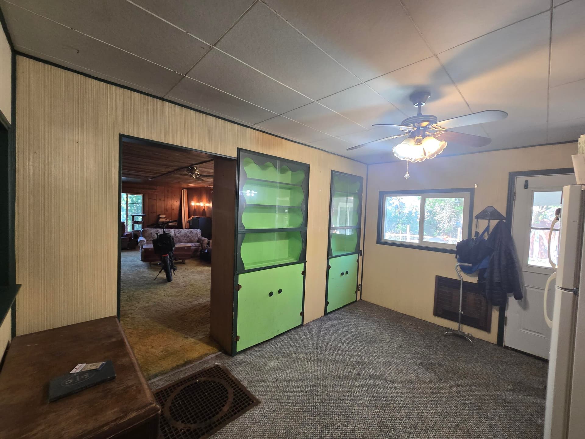 Entry. Photo 4 of 38, 409 E Ash Street, Chiloquin, OR 97624