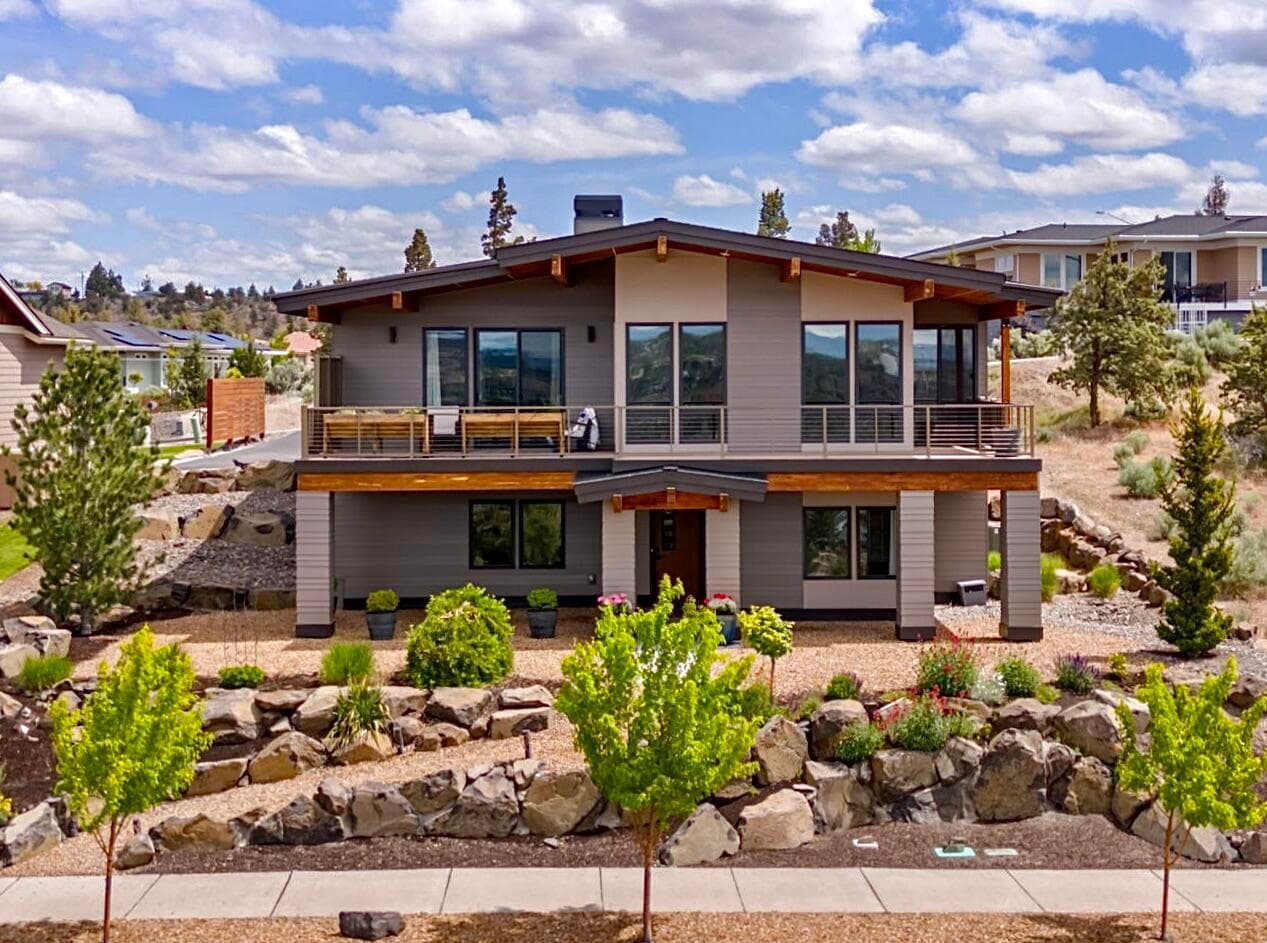 Grand Curb View. Photo 4 of 65, 454 SE Manzanita Drive, Madras, OR 97741