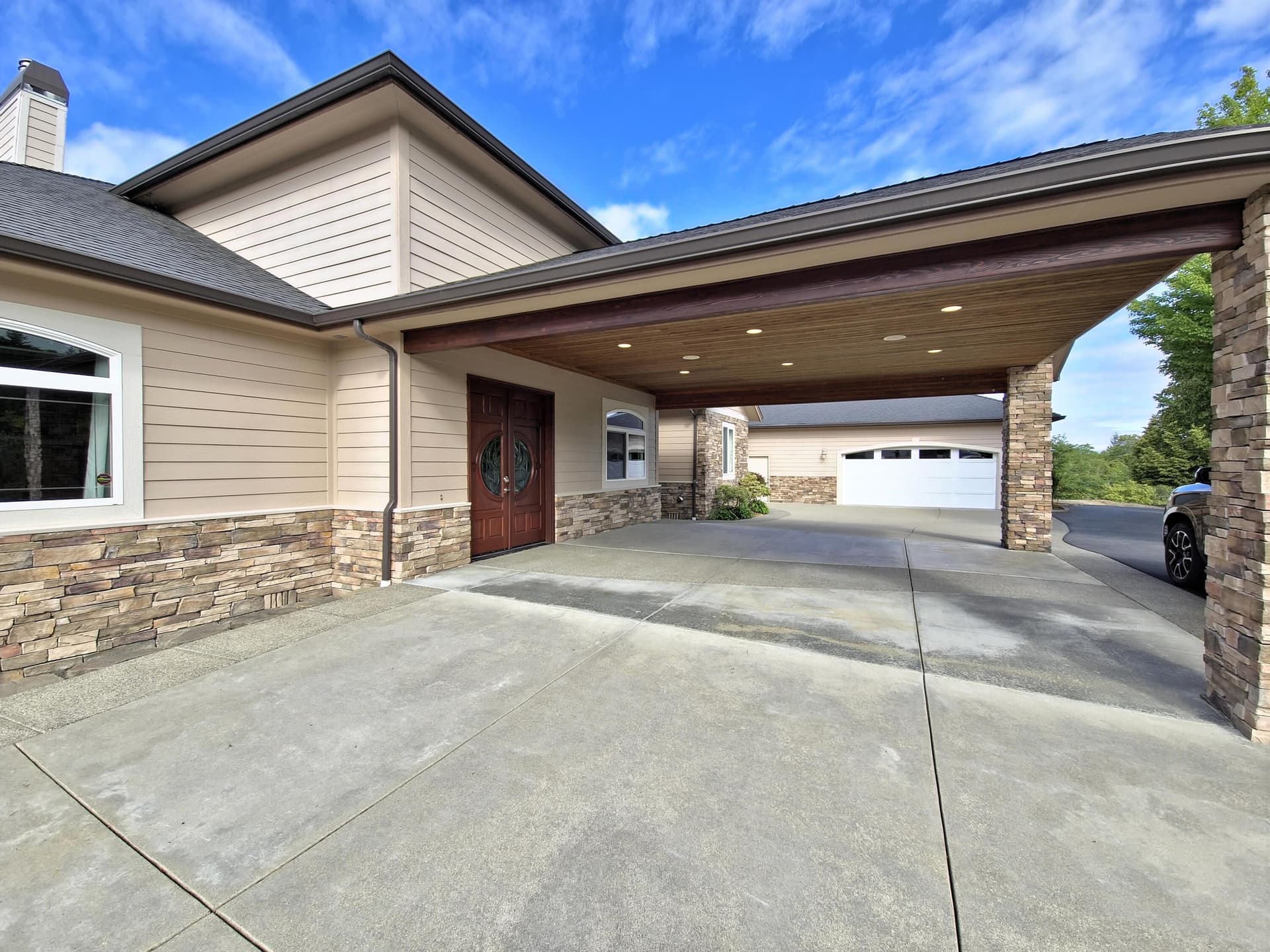 Entry. Photo 2 of 86, 2054 Jaynes Drive, Grants Pass, OR 97527