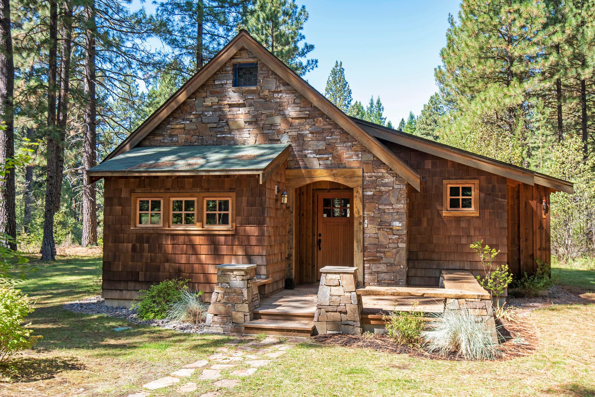 1. Photo 1 of 28, 13375 SW Forest Service Cabin 27 Road Unit U4, Camp Sherman, OR 97730