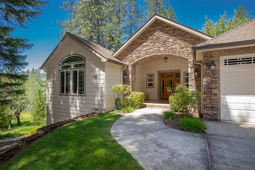 3. Photo 2 of 25, 1280 Marcy Loop Road, Grants Pass, OR 97527