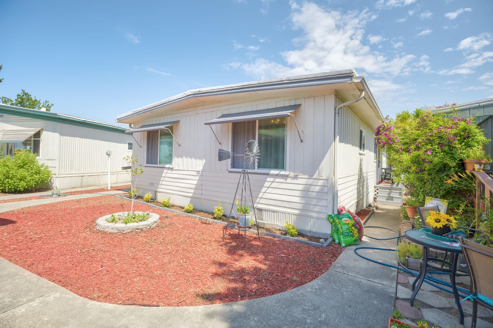 0r1a8250_1_2_3_4_1. Photo 1 of 27, 206 Kingsbury Drive, Grants Pass, OR 97526