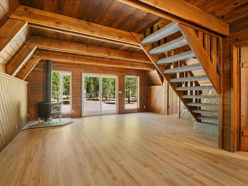 Living Room. Photo 3 of 26, 15675 Twin Drive, La Pine, OR 97739