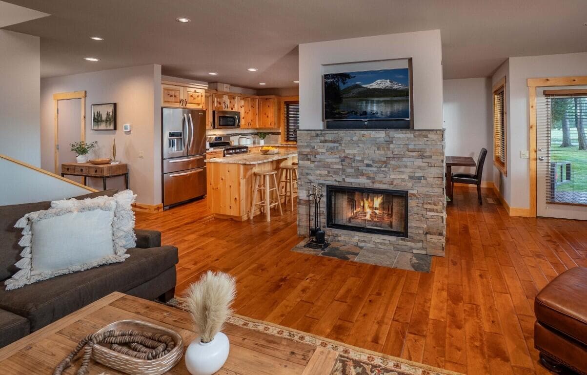 005. Photo 5 of 25, 57925 Silver Fir Circle Unit 10, Sunriver, OR 97707