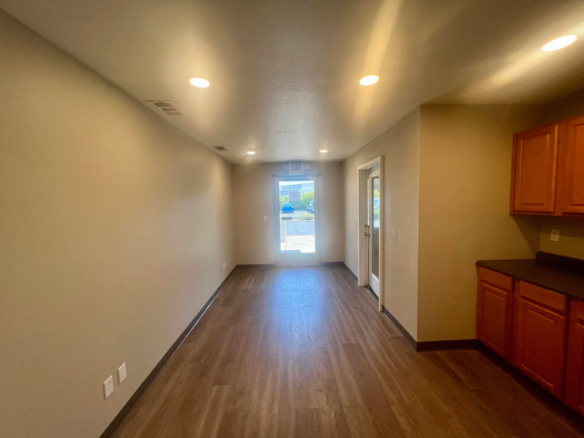 IMG_1145. Photo 4 of 27, 541 Business Park Drive Unit D, Medford, OR 97504