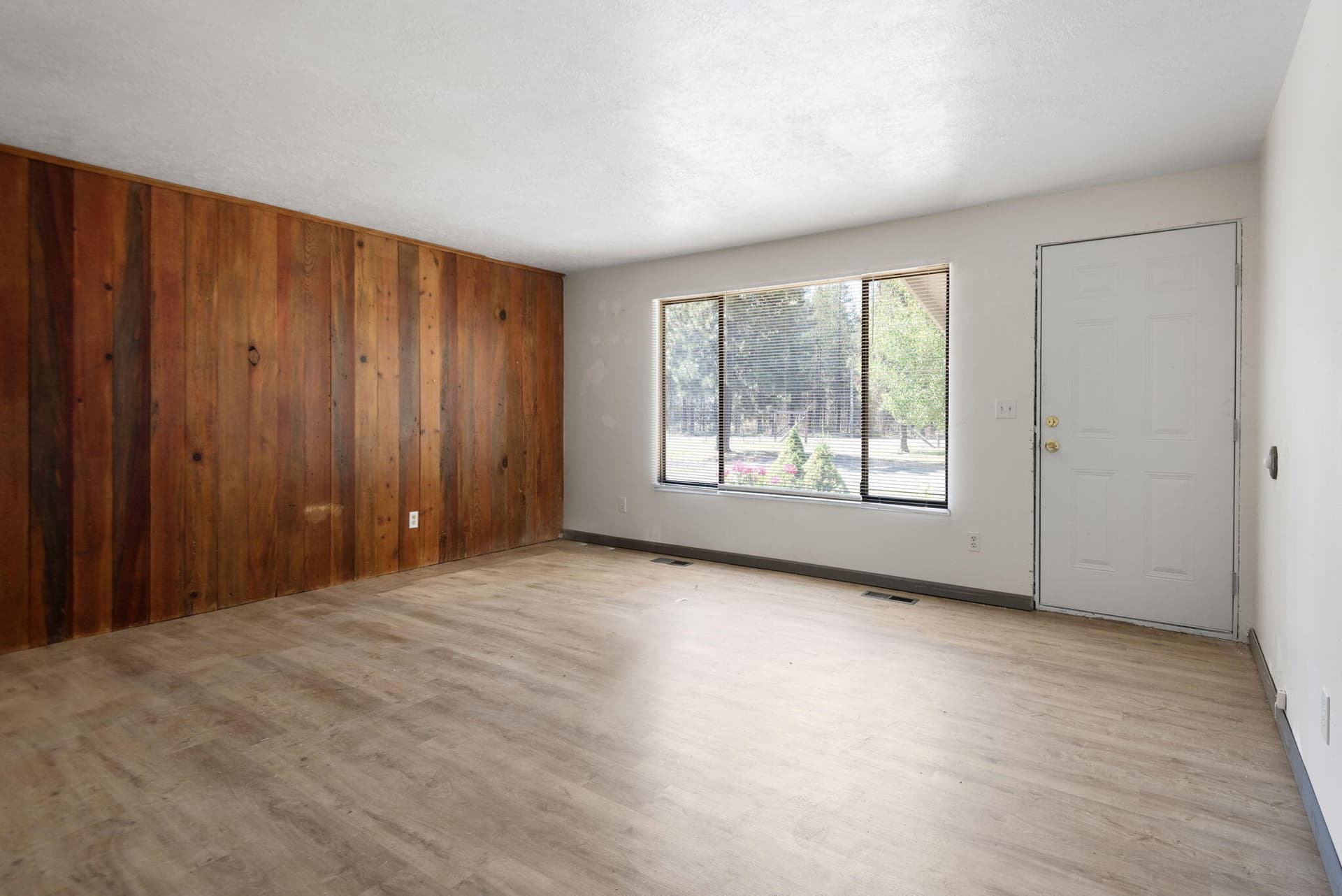 15994 Camino De Oro, La Pine. Photo 3 of 23, 15994 Camino De Oro, La Pine, OR 97739