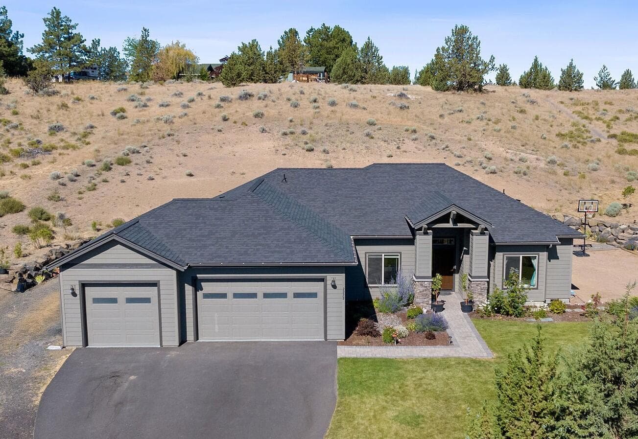 Front of House. Photo 2 of 31, 2273 NE Valley View Court, Madras, OR 97741