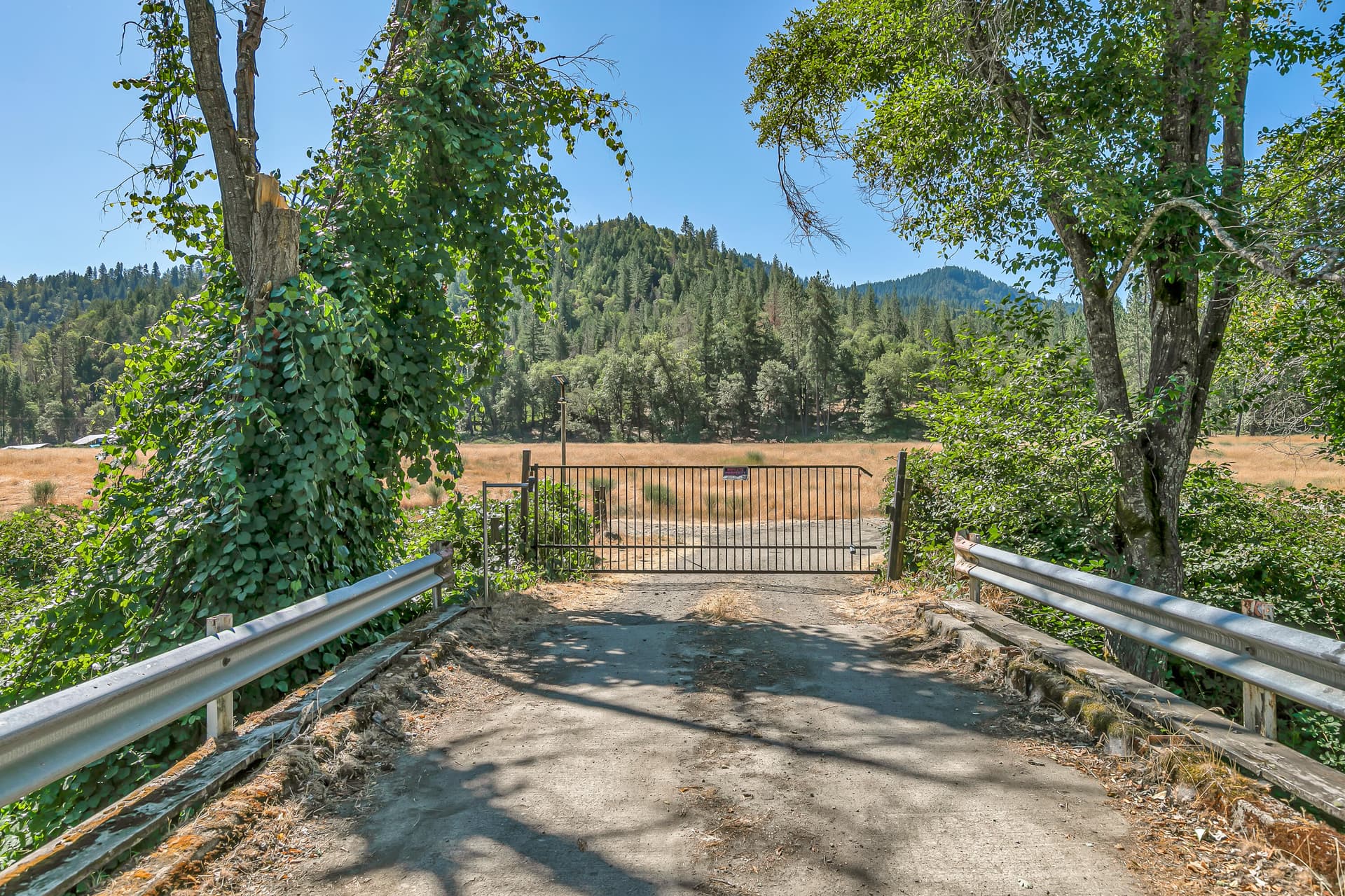 9R9A5572. Photo 5 of 59, 9820 E Evans Creek Road, Rogue River, OR 97537