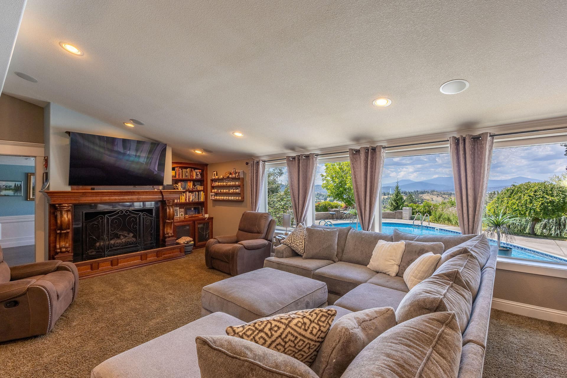 LomaLinda-24. Photo 4 of 50, 818 Loma Linda Drive, Klamath Falls, OR 97601