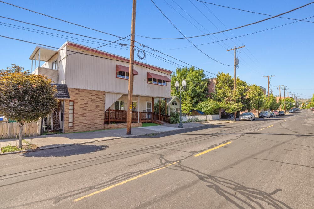Front on Pine St. Photo 4 of 73, 1146 Pine Street, Klamath Falls, OR 97601