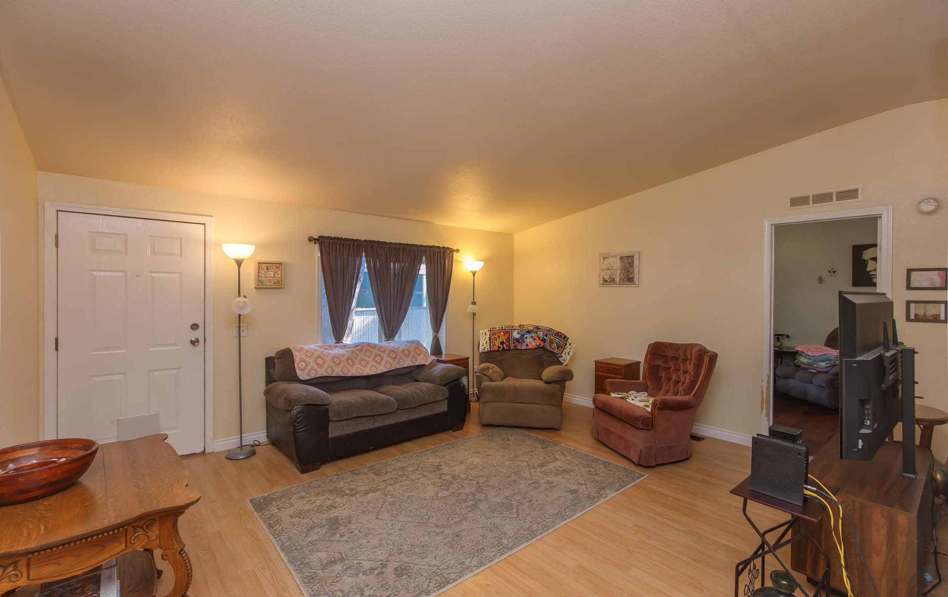 Split floor plan. Photo 5 of 35, 633 E Archwood Drive Unit UNIT 44, Eagle Point, OR 97524