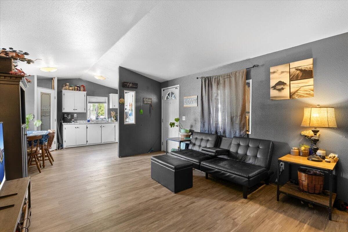 10-CI_5453. Photo 4 of 14, 11427 Blackwell Road Unit UNIT 2, Central Point, OR 97502