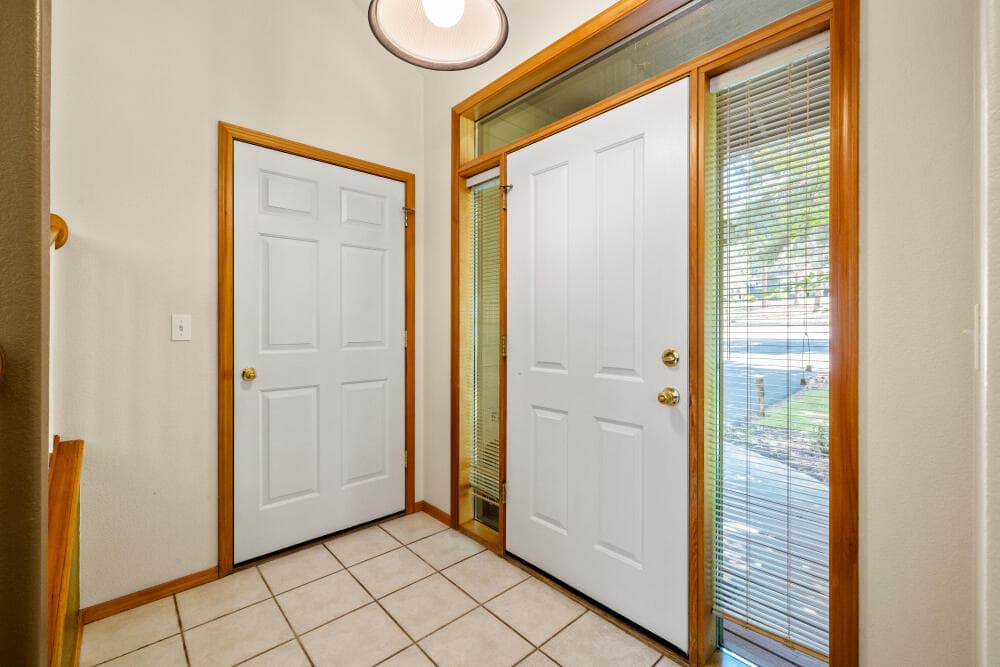 Tile Foyer. Photo 5 of 46, 5040 Swallow Court, Klamath Falls, OR 97601