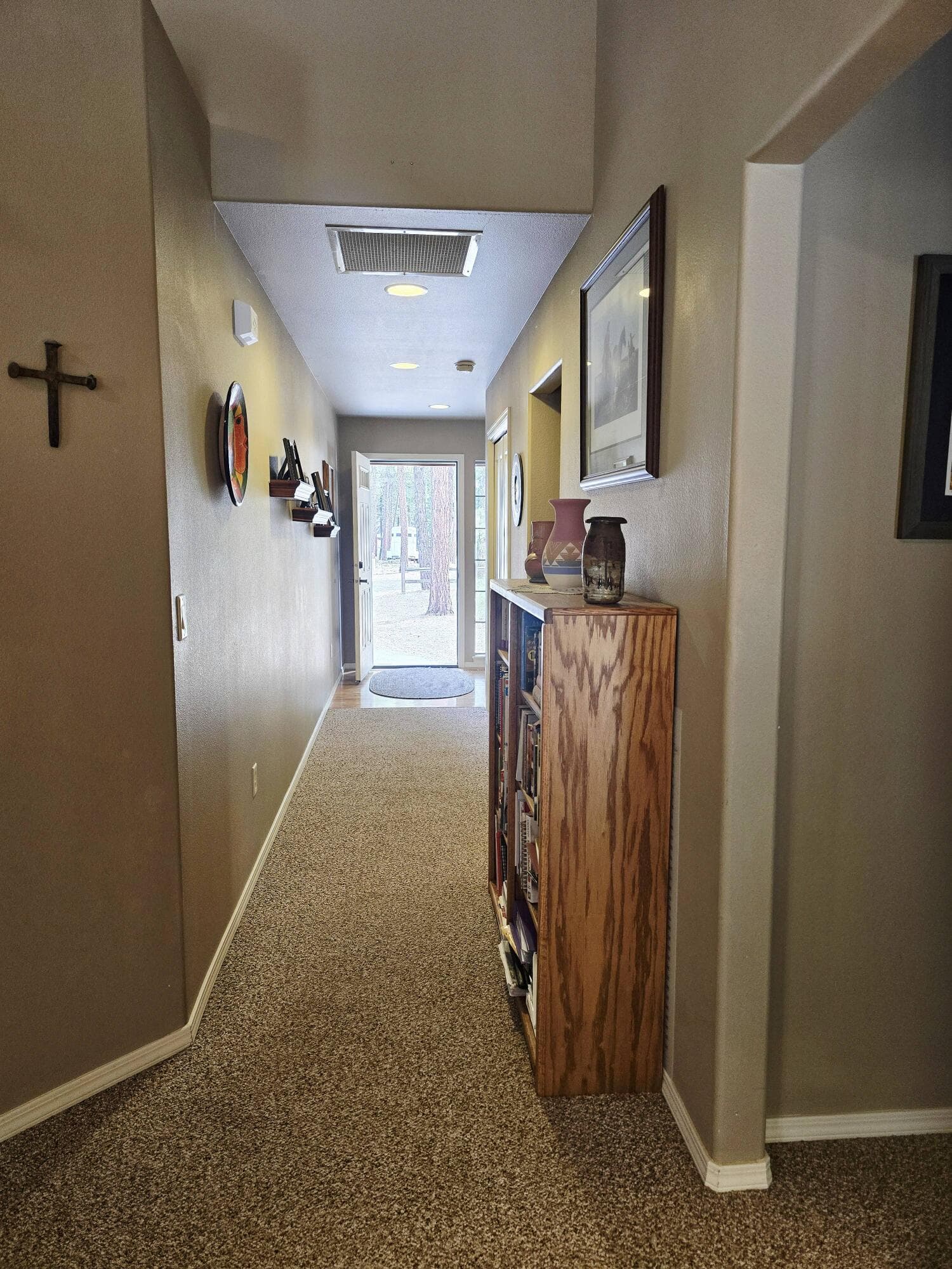 R Hall to front door. Photo 4 of 26, 15324 Bear Street, La Pine, OR 97739