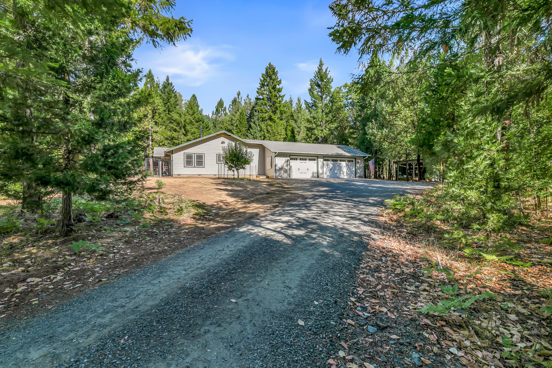 4059driveway3. Photo 2 of 56, 4059 Ditch Creek Road, Rogue River, OR 97537