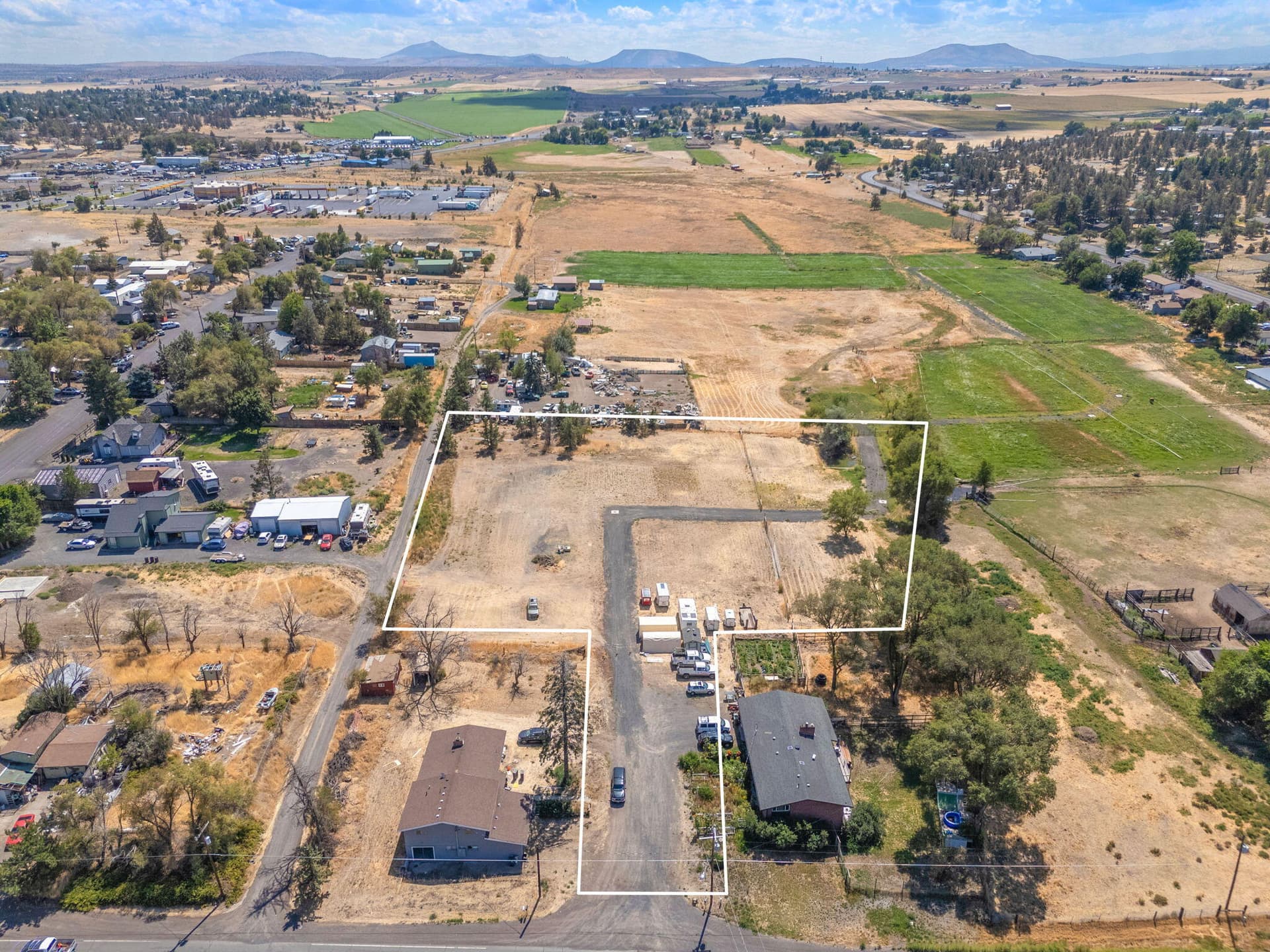 2-web-or-mls-01 - Lot line. Photo 2 of 20, SW Fairgrounds Rd Unit Lot 00200, Madras, OR 97741