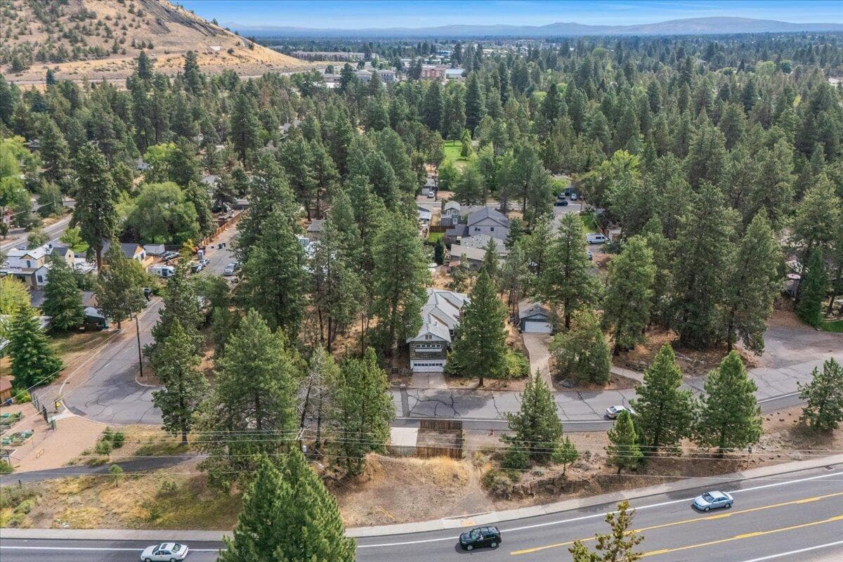 01-438 NE 9th St -14. Photo 4 of 28, 438 NE 9th Street, Bend, OR 97701