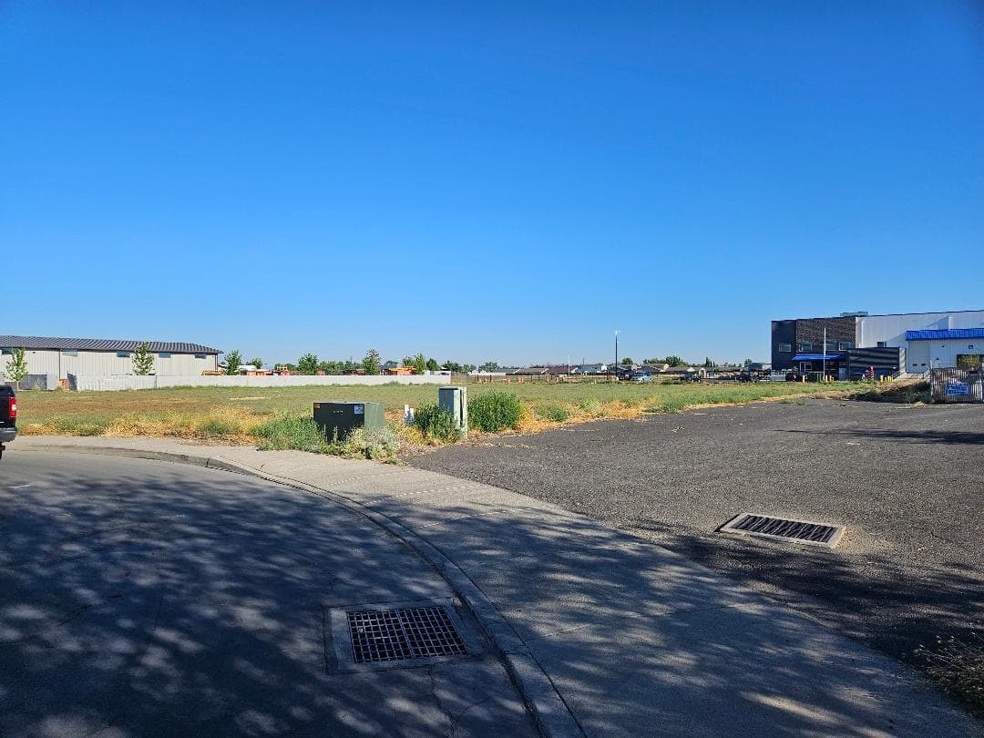 Tim Cook. Photo 2 of 5, 757 NE Jackpine Court, Redmond, OR 97756