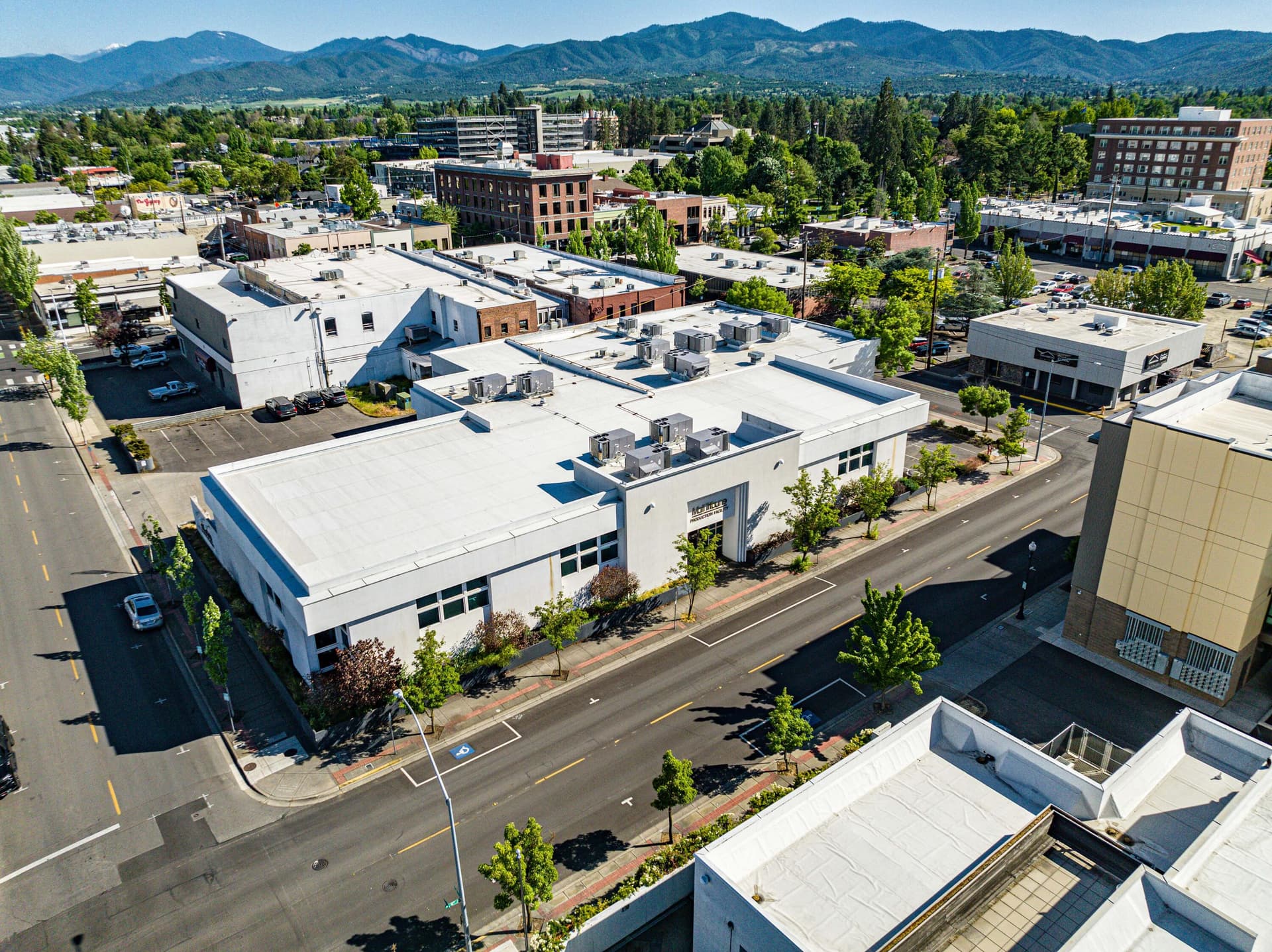 MT-4. Photo 4 of 41, 33 N Fir Street, Medford, OR 97501