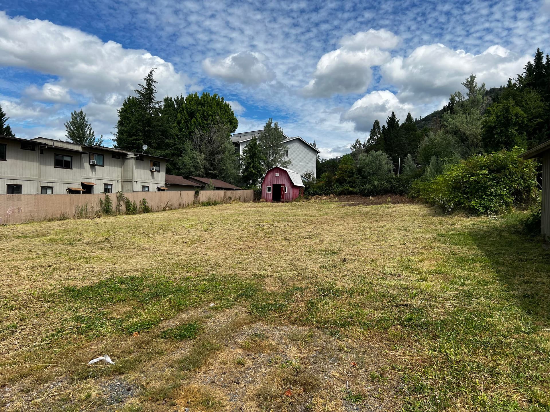 4. Photo 4 of 7, 2060 NE Fairview Avenue, Grants Pass, OR 97526