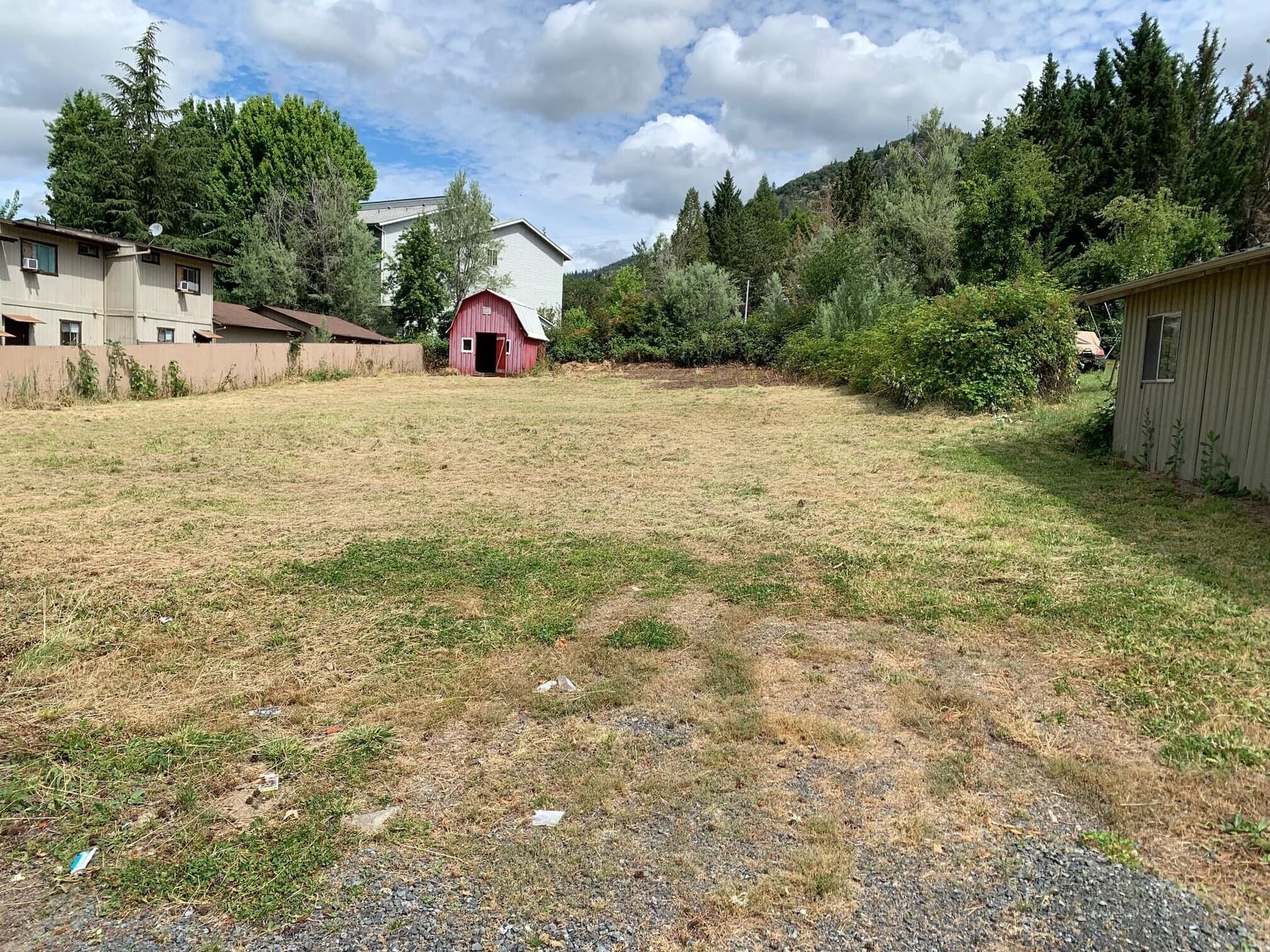 5. Photo 5 of 7, 2060 NE Fairview Avenue, Grants Pass, OR 97526