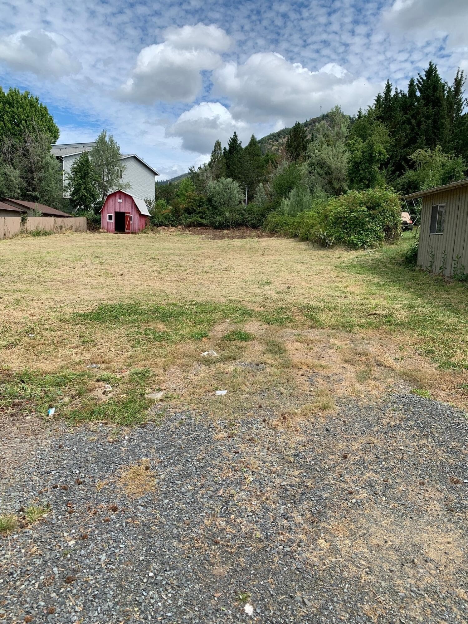 2. Photo 2 of 7, 2060 NE Fairview Avenue, Grants Pass, OR 97526