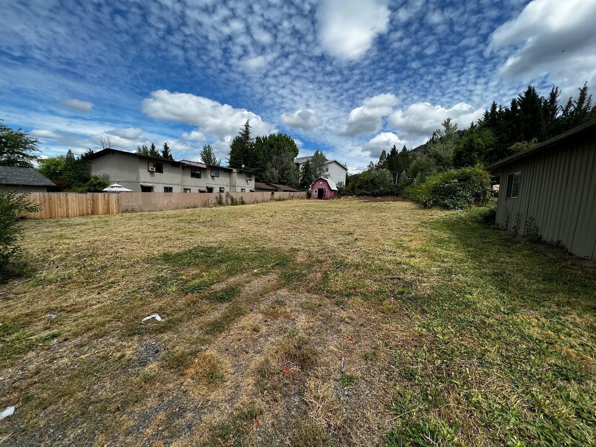 3. Photo 3 of 7, 2060 NE Fairview Avenue, Grants Pass, OR 97526