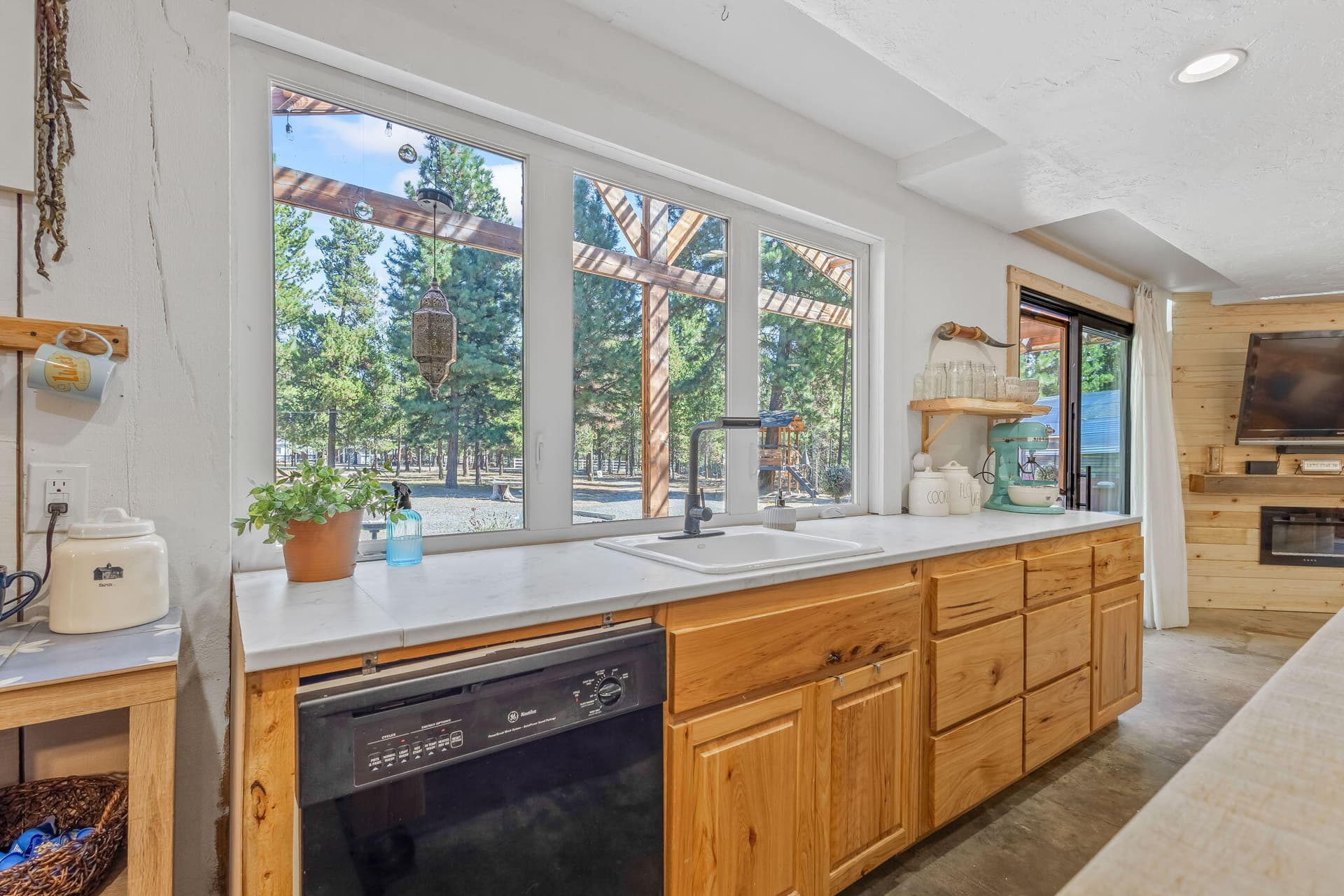 24-web-or-mls-24. Photo 5 of 48, 52900 Sunrise Boulevard, La Pine, OR 97739