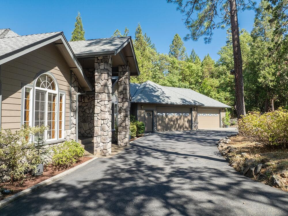 Front view of Home. Photo 3 of 68, 2550 Granite Hill Road, Grants Pass, OR 97526