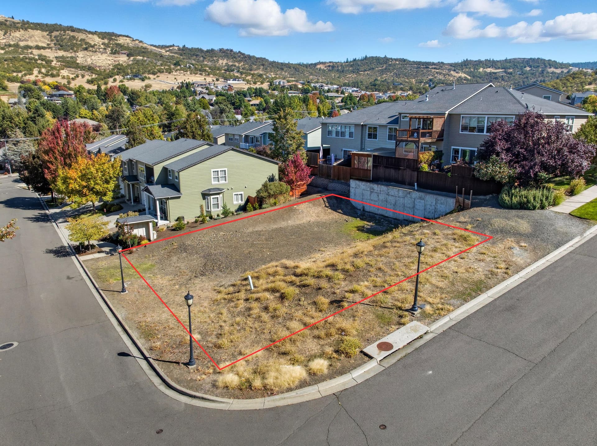 Lot outlined, Lori. Photo 2 of 12, 4719 Hathaway Drive, Medford, OR 97504