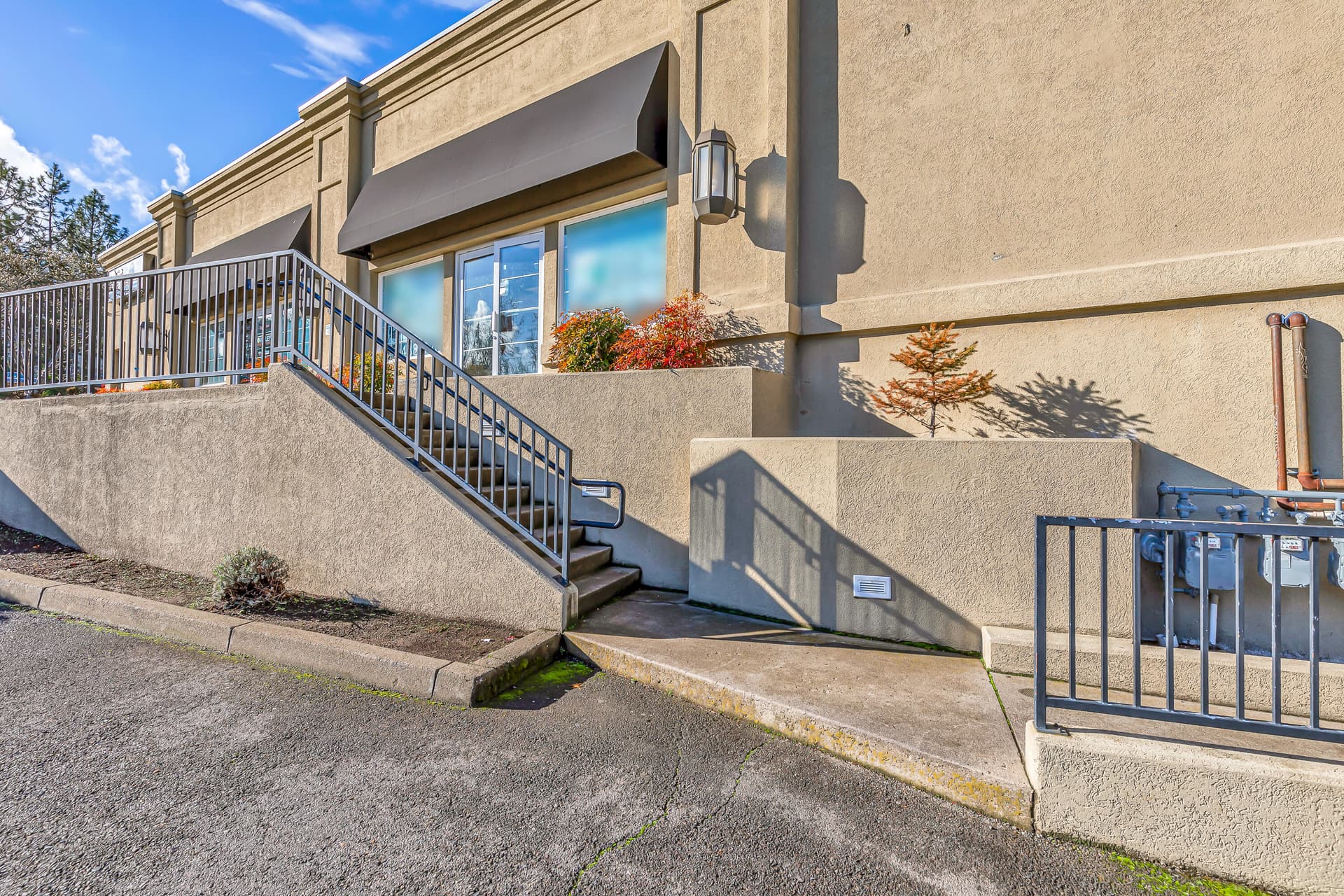 9R9A9183. Photo 2 of 12, 1400 Ashland Street Unit 3A, Ashland, OR 97520