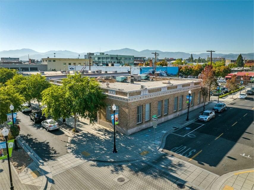 3. Photo 1 of 37, 145 N Bartlett Street Unit C, Medford, OR 97501