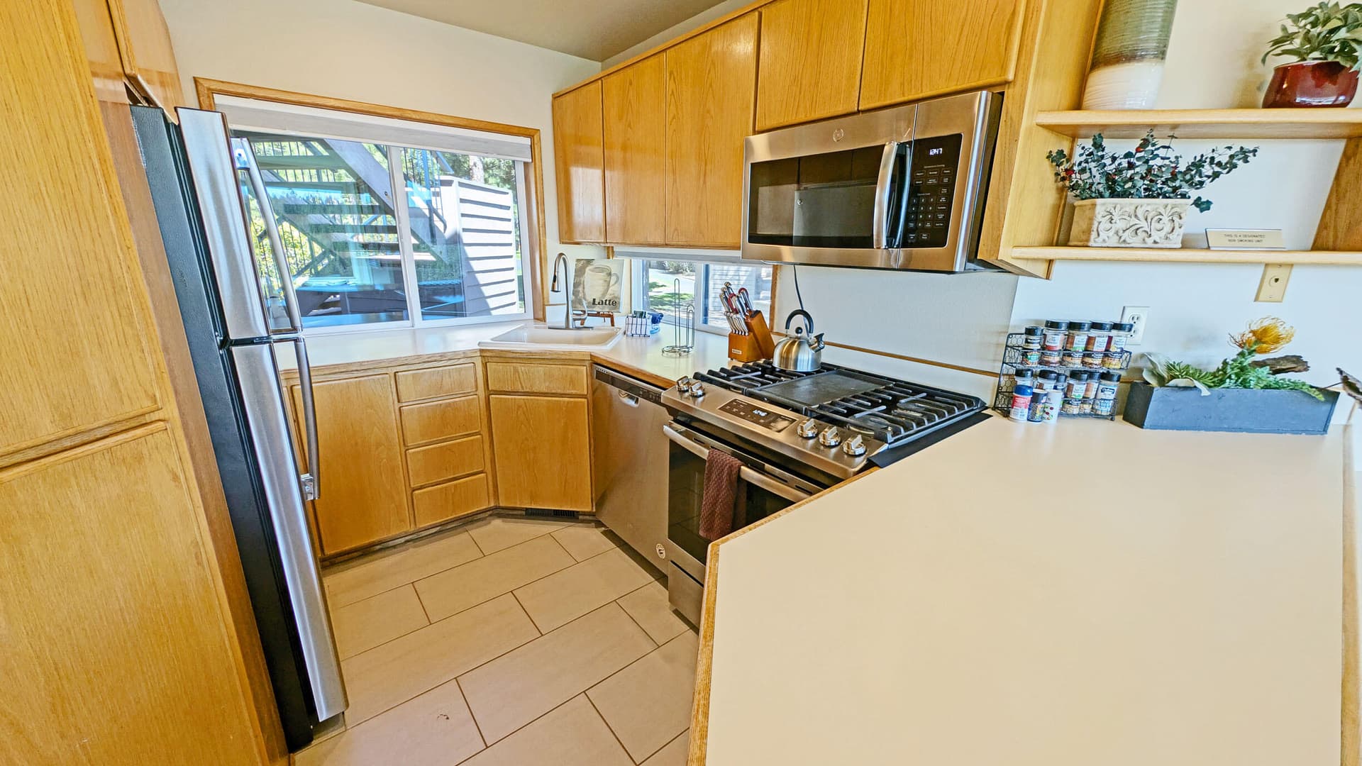 328 Kitchen. Photo 3 of 14, 19717 SW Mt Bachelor Drive Unit 328A, Bend, OR 97702