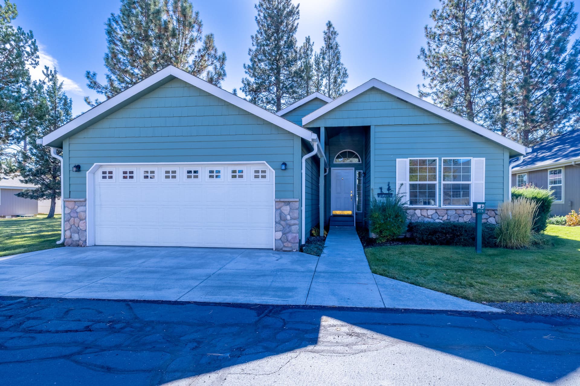 Front of House. Photo 3 of 22, 278 N Wheeler Loop, Sisters, OR 97759