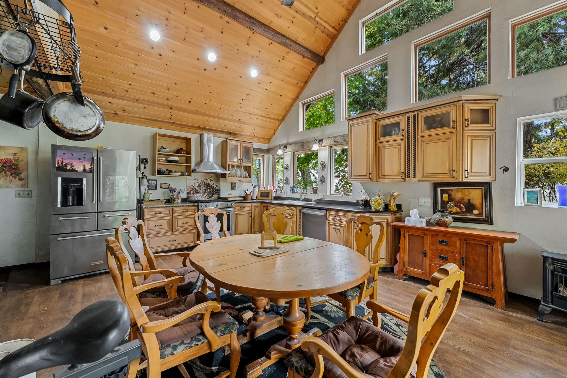 INT (1 of 24). Photo 5 of 49, 6425 Lake Shore Drive, Selma, OR 97538