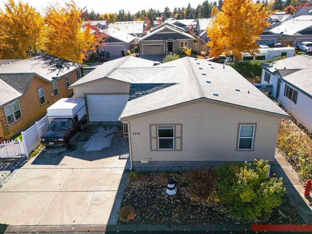 c2eeb48adcc3249e7f19458c33efa8ad-xlarge. Photo 3 of 25, 2456 SW Mariposa Loop, Redmond, OR 97756