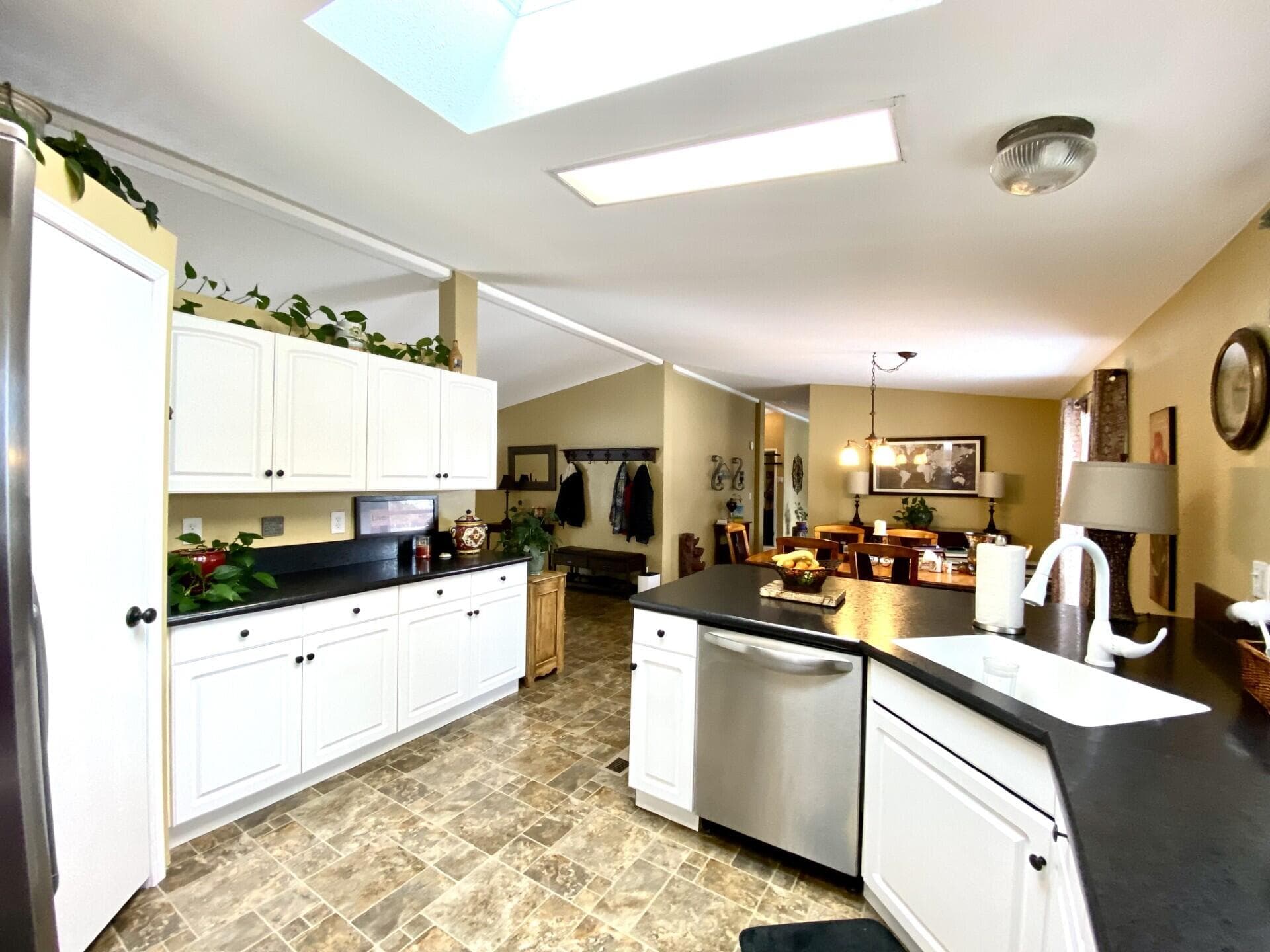18 36. Photo 5 of 46, 64100 N N Highway 97 Unit 18, Bend, OR 97701