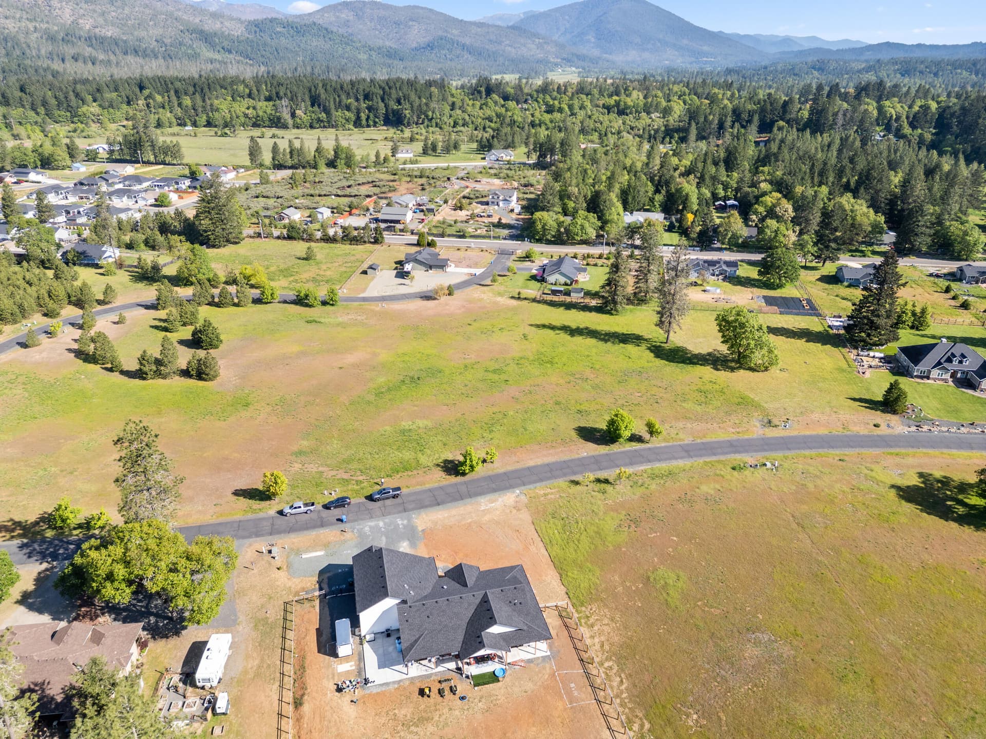 29_568 e forks cir - drone - 2. Photo 2 of 4, 568 E Forks Circle, Cave Junction, OR 97523