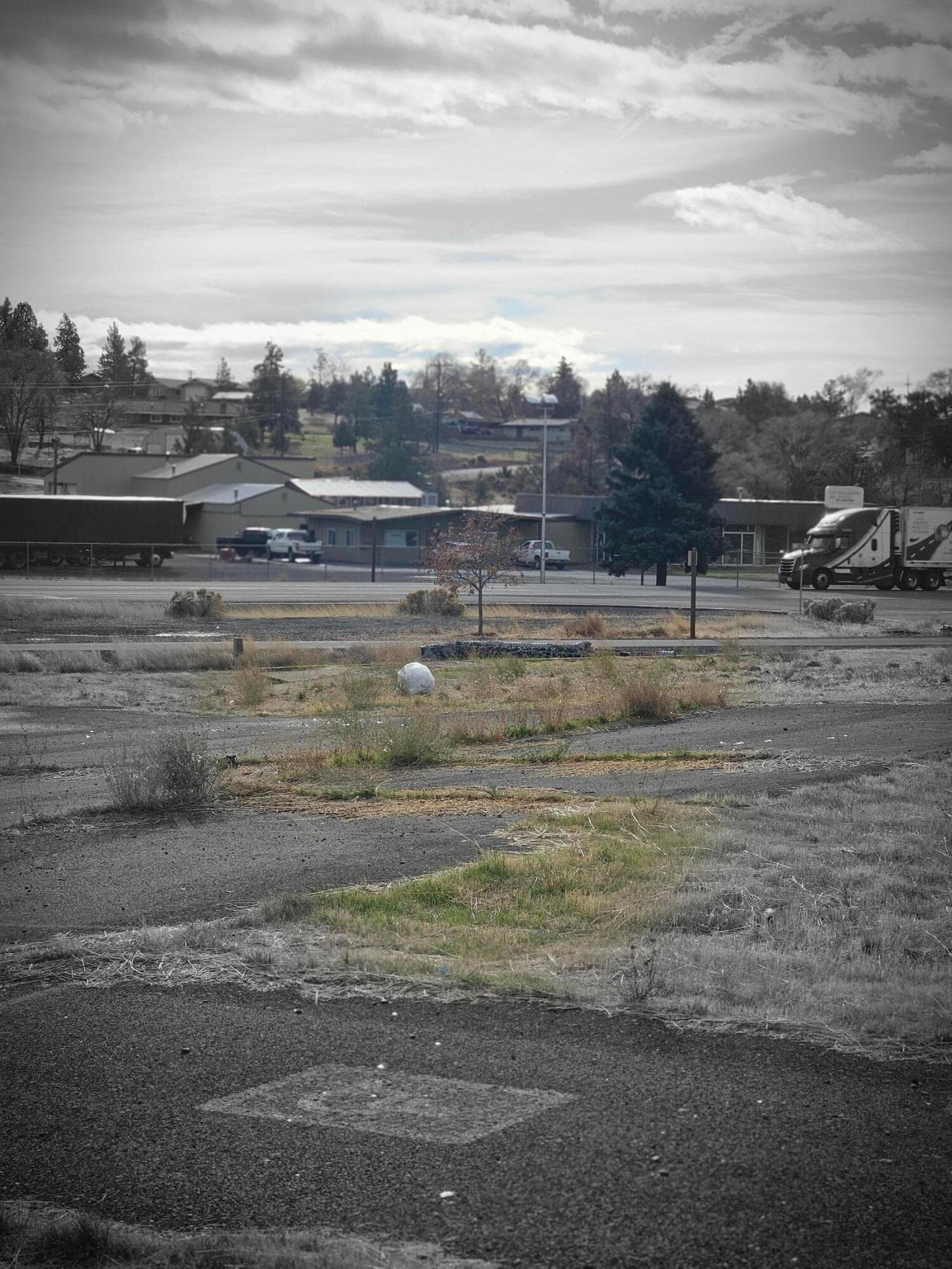 20251106_092339 (1). Photo 1 of 3, 702 NE Highway 97 Highway, Madras, OR 97741