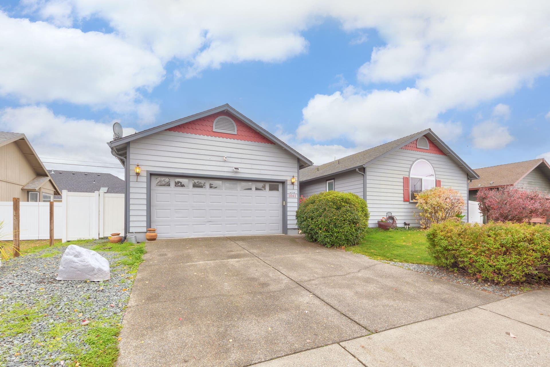 1-web-or-mls-1061-rainwood-ln. Photo 2 of 27, 1061 Rainwood Lane, Grants Pass, OR 97527