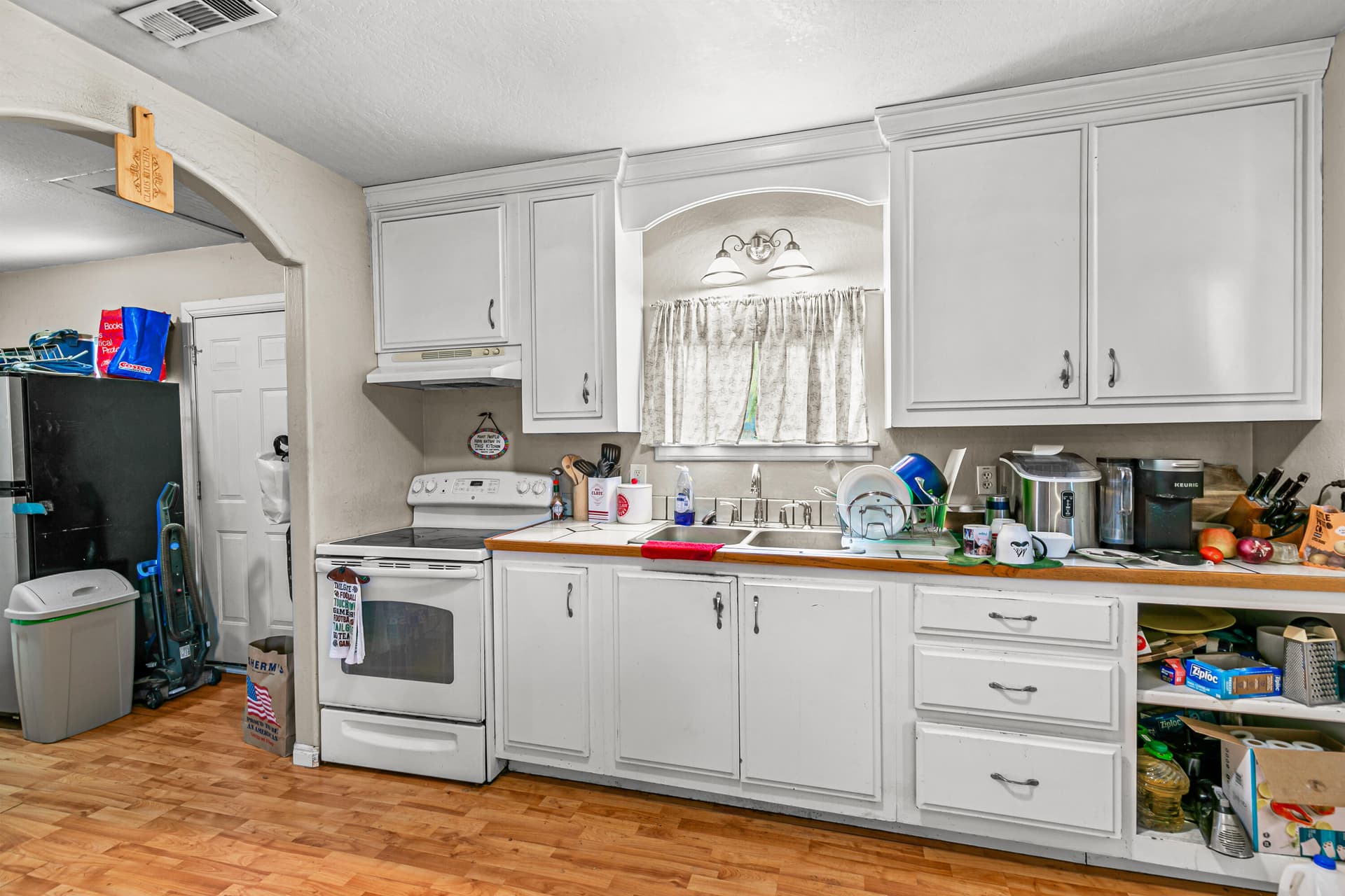 Kitchen. Photo 5 of 26, 341 Haven Street, Medford, OR 97501