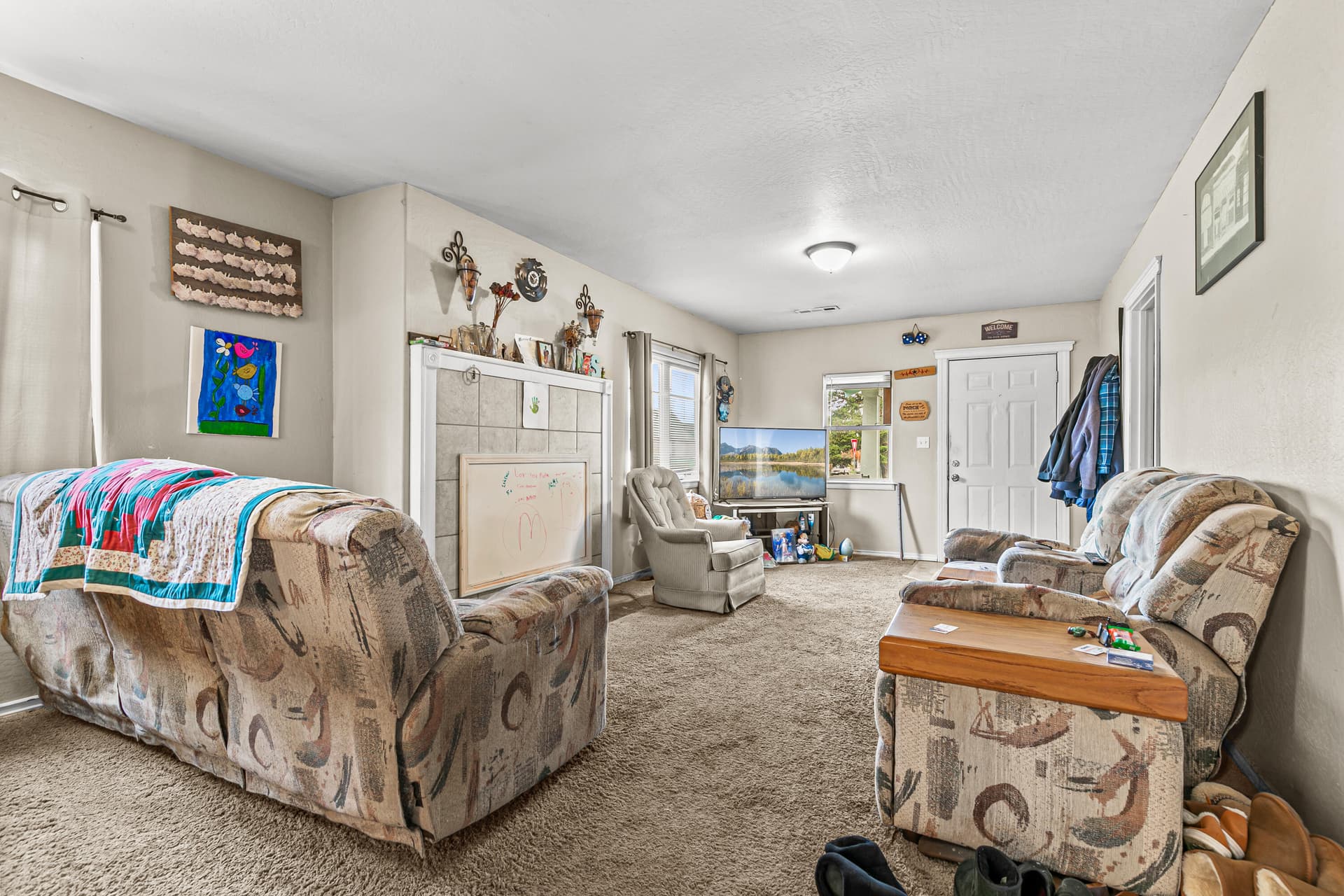 Living Room. Photo 3 of 26, 341 Haven Street, Medford, OR 97501