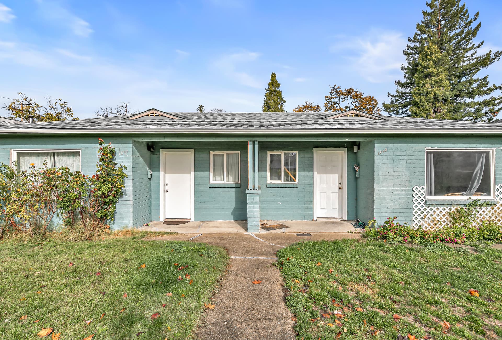 1048-1050 W 13th. Photo 1 of 24, 1048 W 13th Street, Medford, OR 97501