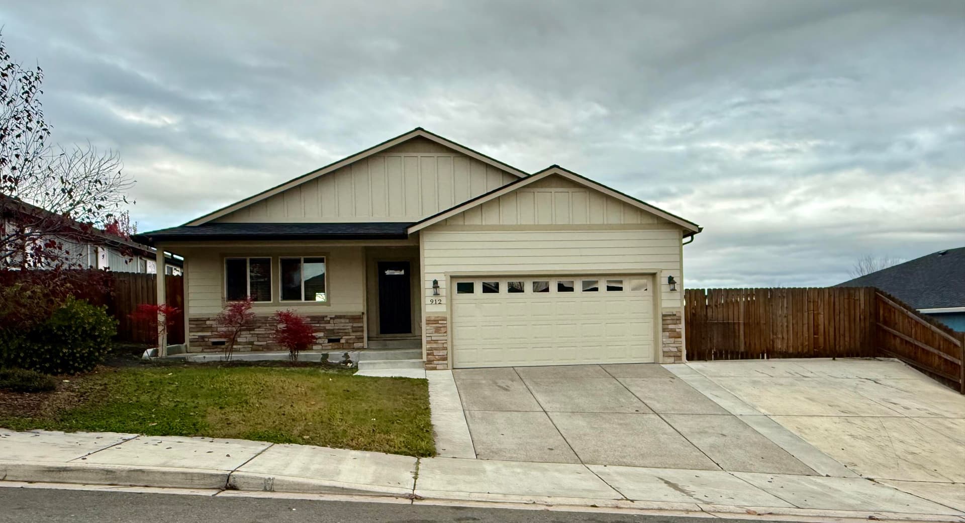 IMG_7937. Photo 2 of 21, 912 Stonewater Drive, Eagle Point, OR 97524