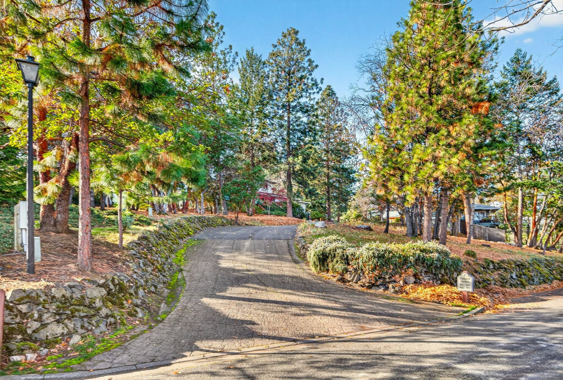 ApxPT00001. Photo 3 of 17, 961 Pinecrest Terrace, Ashland, OR 97520