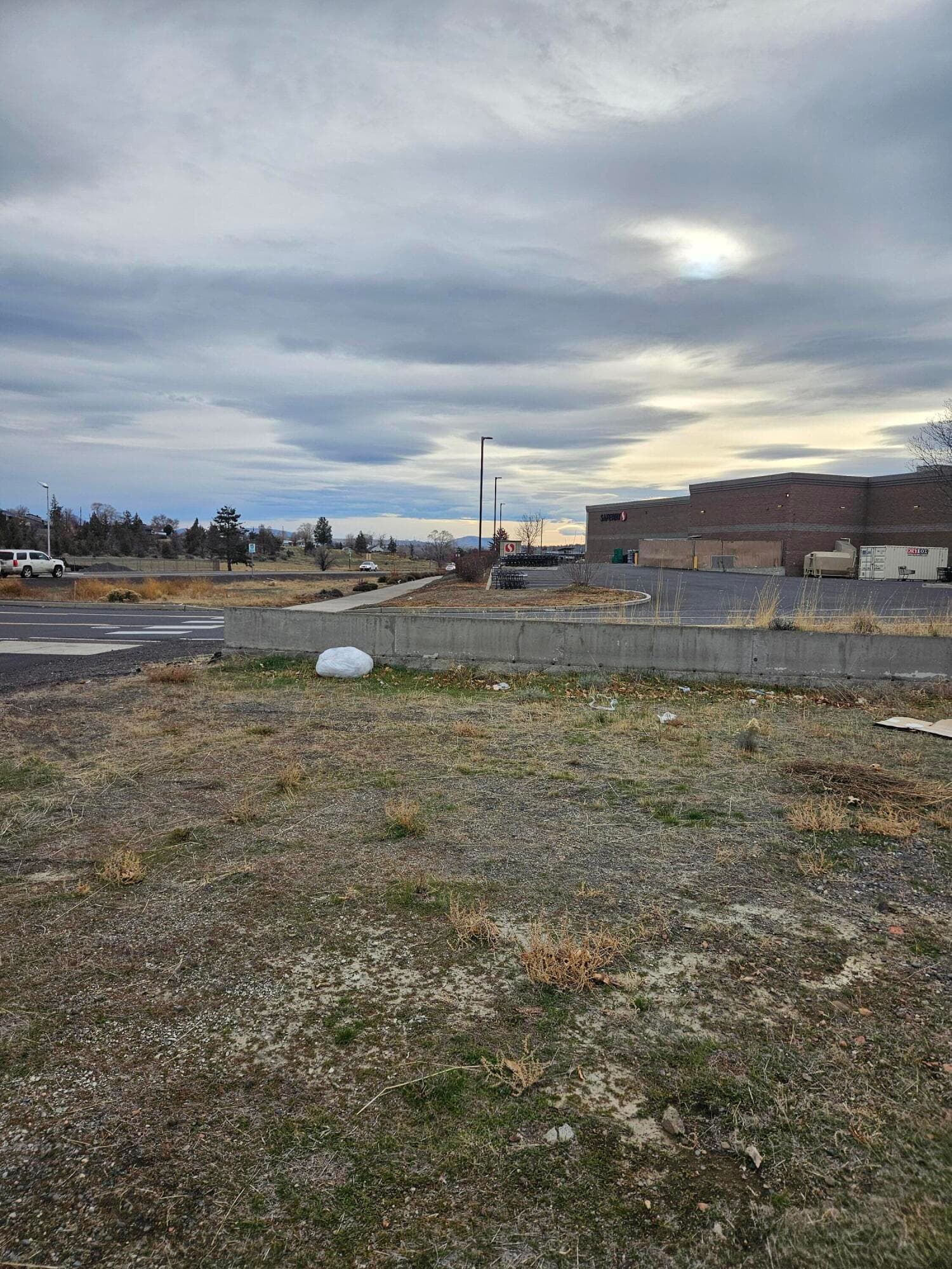 20251125_141308. Photo 1 of 2, 702 NE Hwy 97, Madras, OR 97741