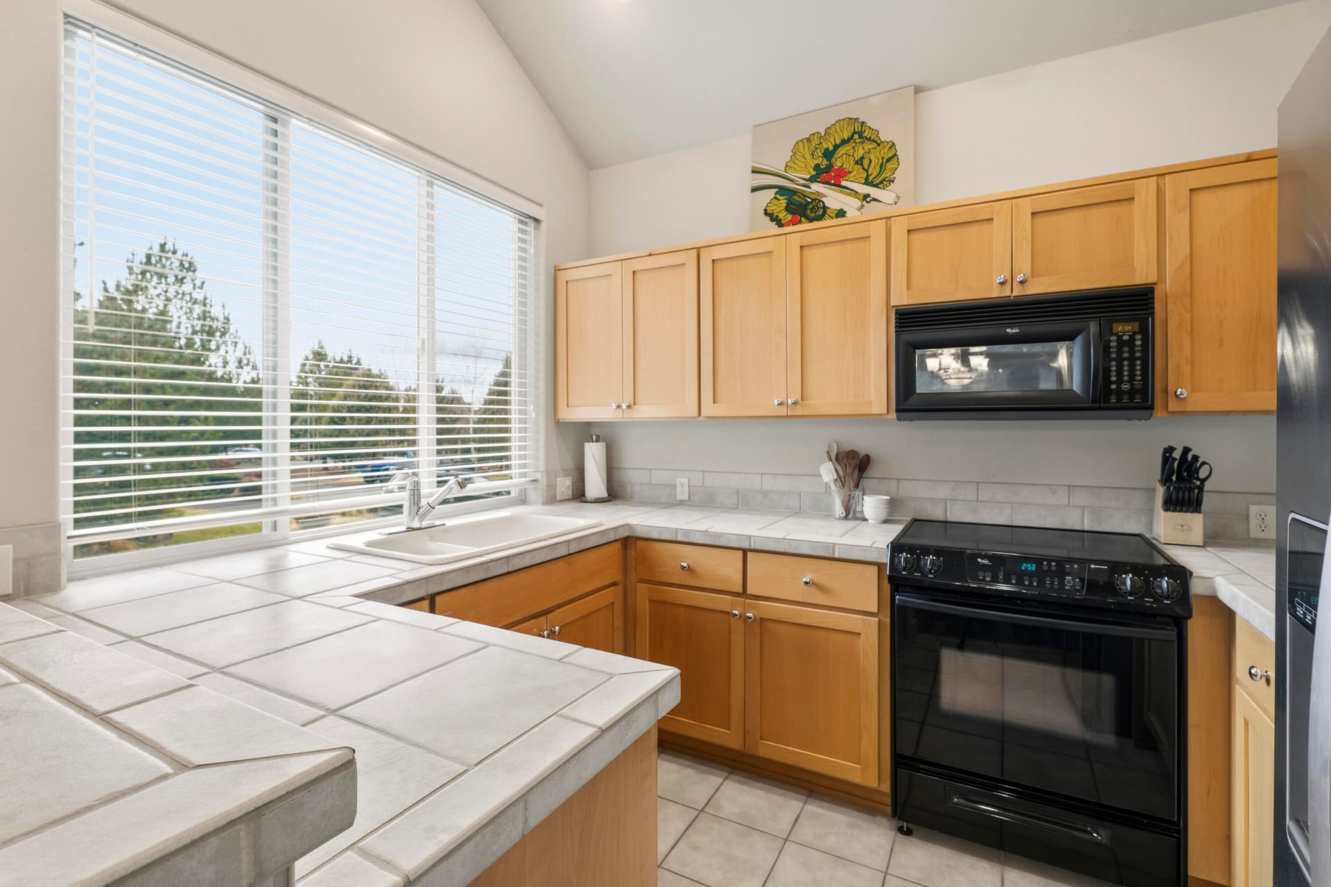 13-Kitchen. Photo 4 of 50, 11130 Village Loop, Redmond, OR 97756