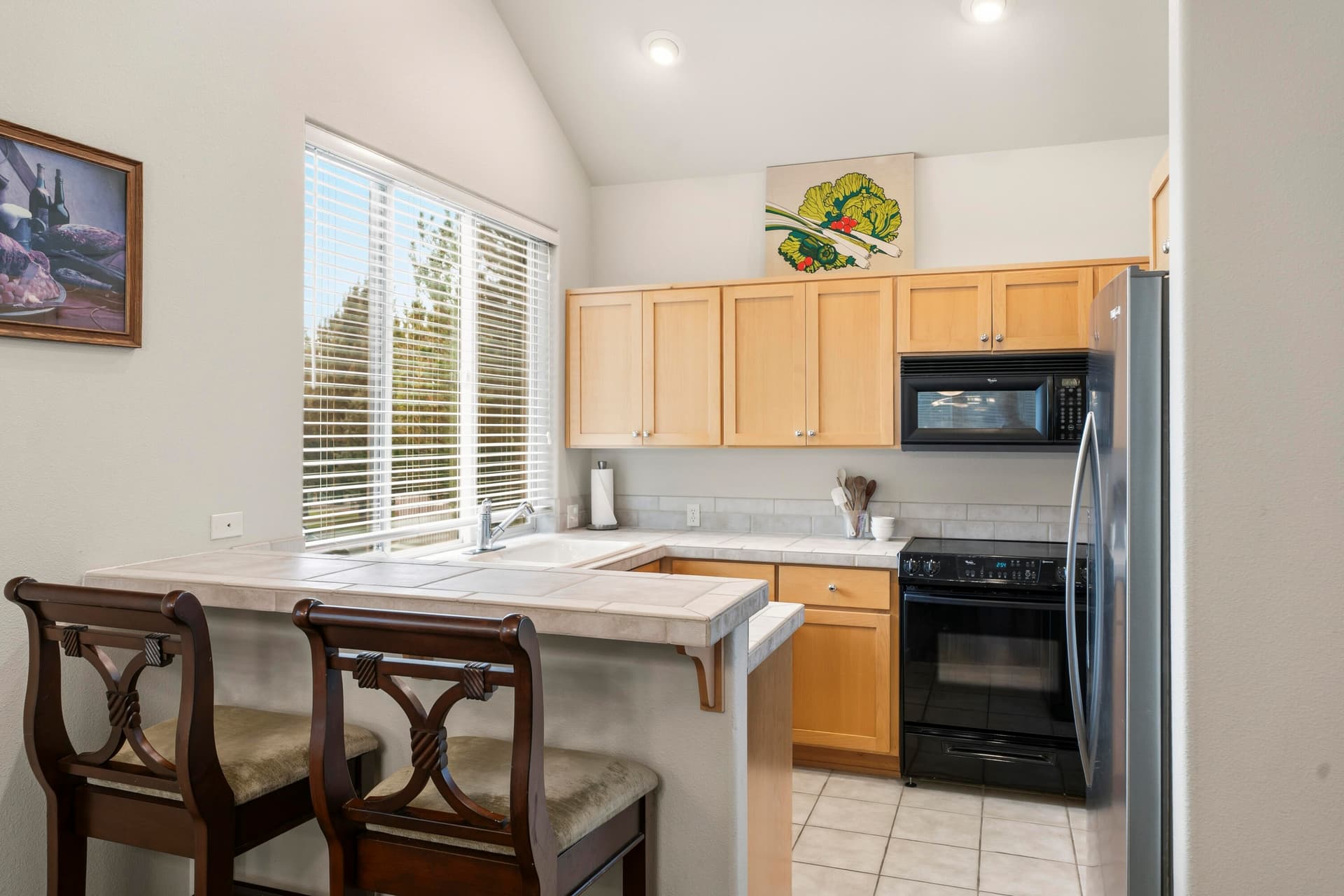 15-Kitchen. Photo 5 of 50, 11130 Village Loop, Redmond, OR 97756