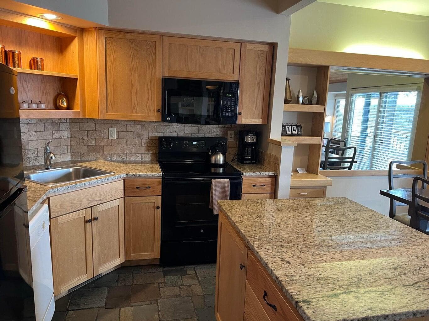 Kitchen. Photo 5 of 29, 2400 Snowgoose Drive Unit RV12-C, Redmond, OR 97756