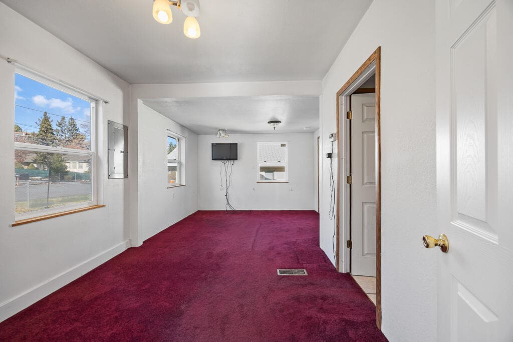 1821 Lancaster-06. Photo 5 of 26, 1821 Lancaster Avenue, Klamath Falls, OR 97601